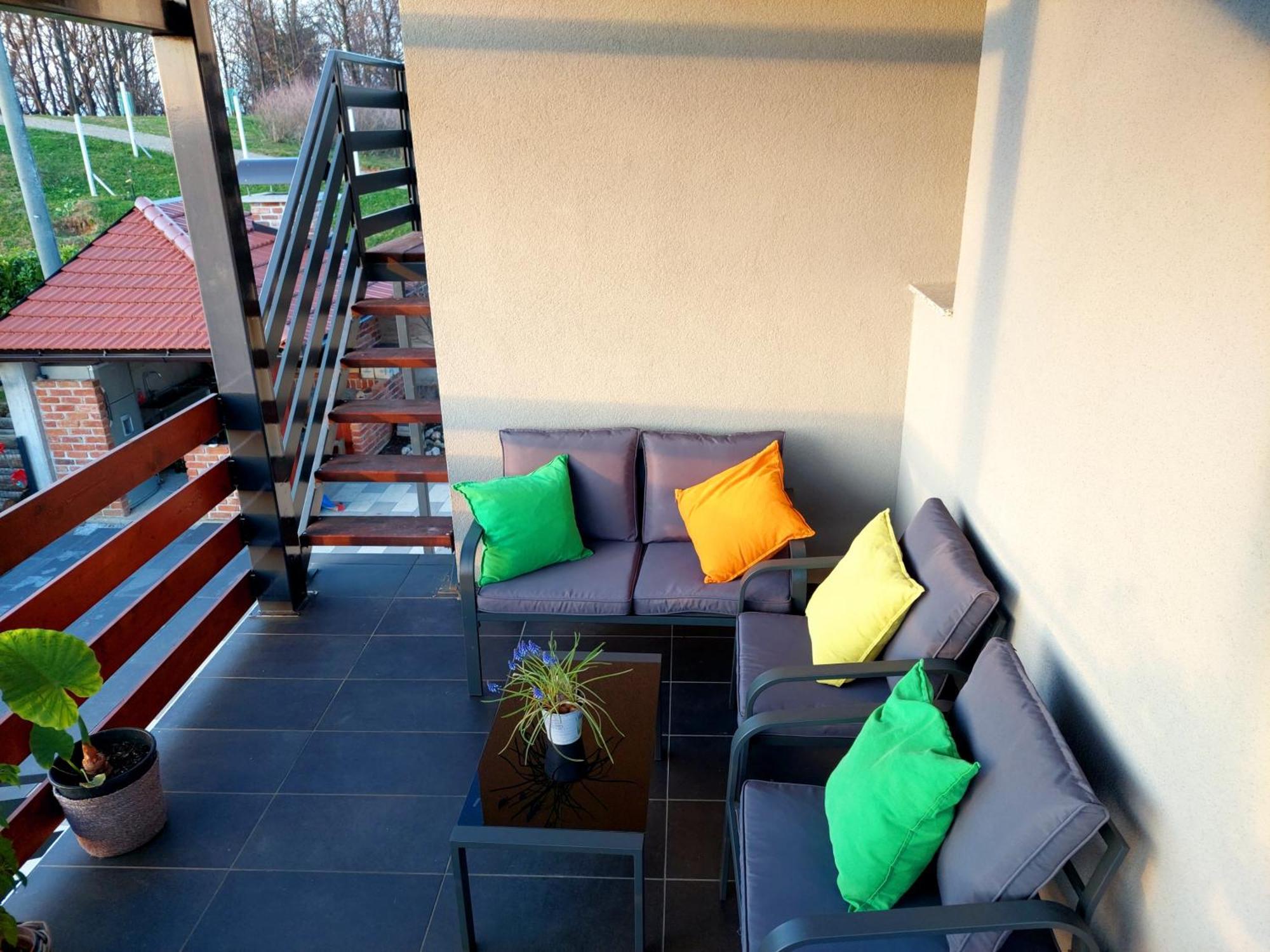 Apartman Masha คาร์โลวัตส์ ภายนอก รูปภาพ
